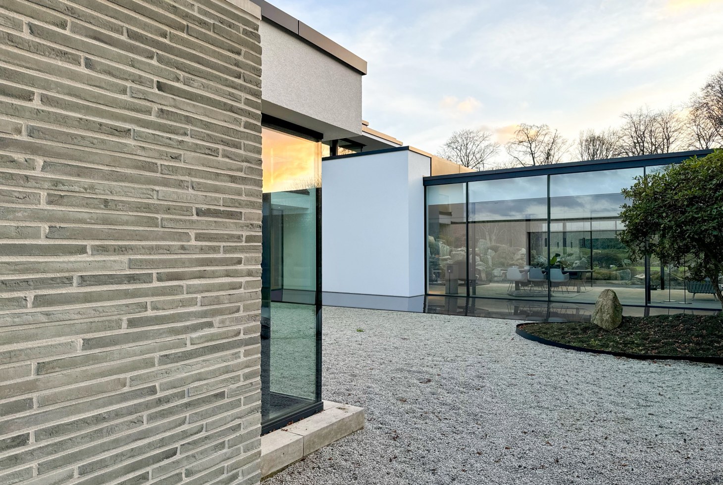 exklusives villendesign glaspavillion wasserband entree
